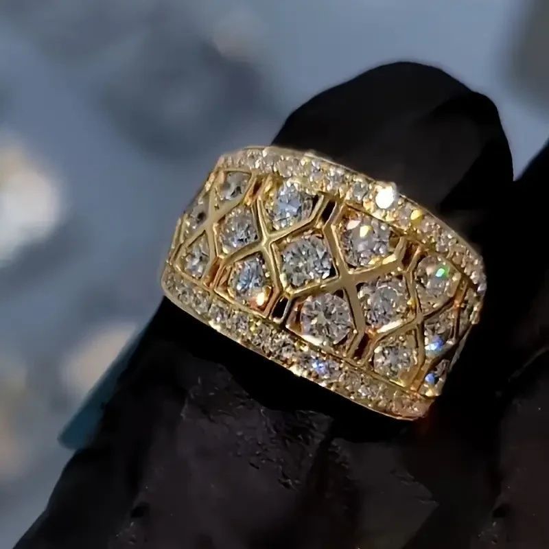 Wide Version Light Luxury Hollow-out Diamond-inlaid Retro Fashion Ring