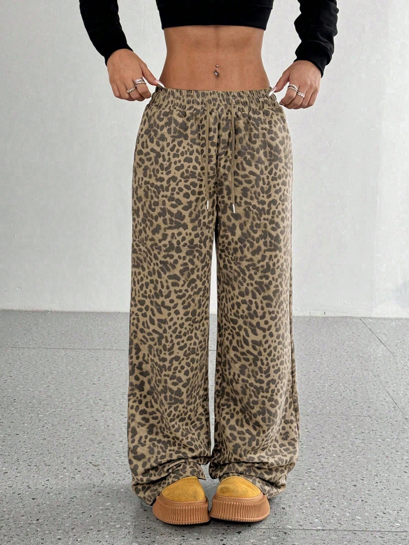 Fashionable And Versatile Leopard-Print Loose Casual Trousers