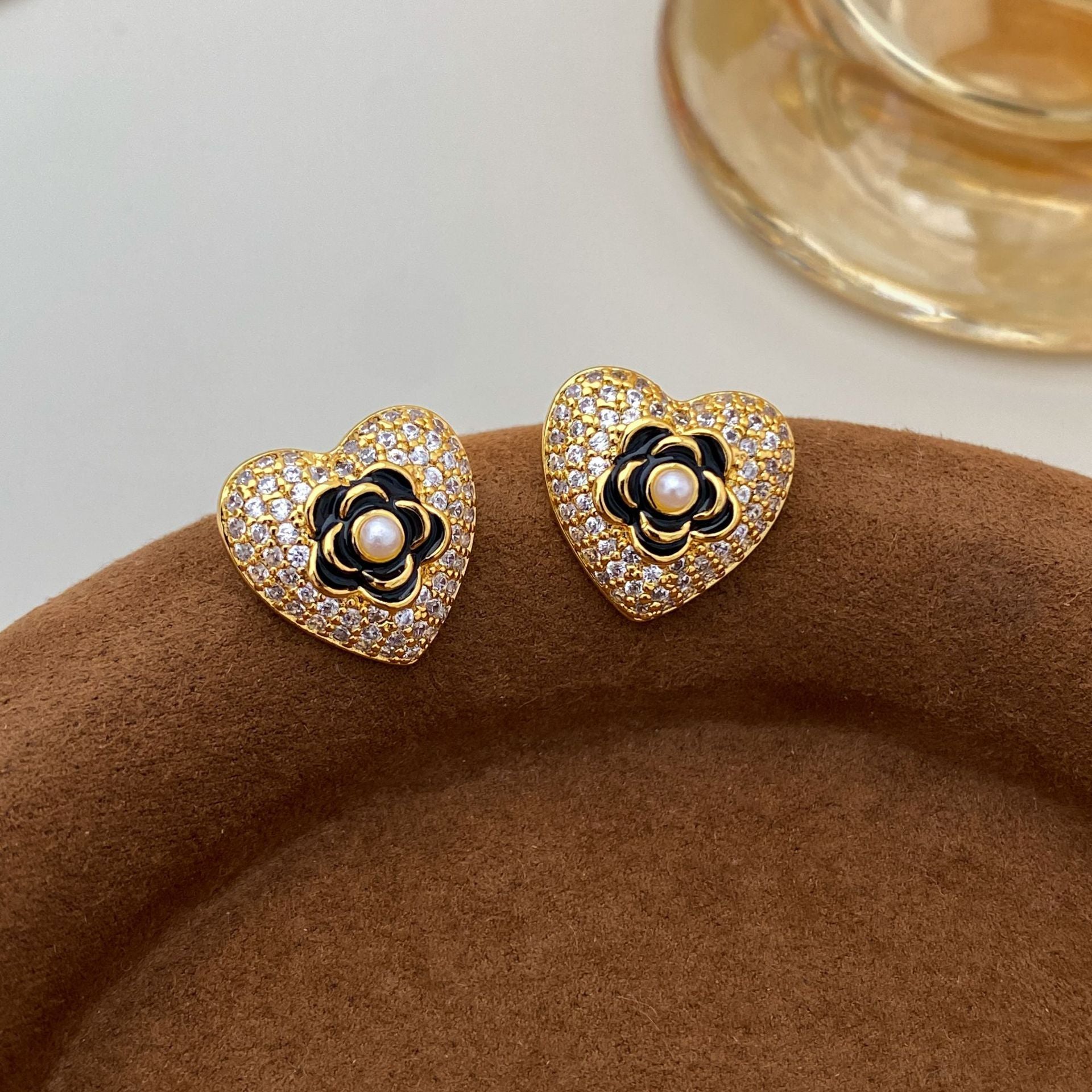 Camellia Heart-shaped Earrings Exquisite Black And White Drip Enamel Earrings