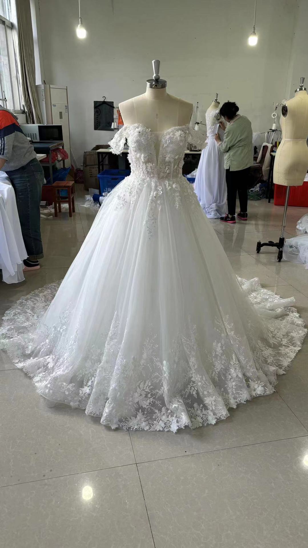 Off-the-shoulder Slim And Simple Wedding Dress