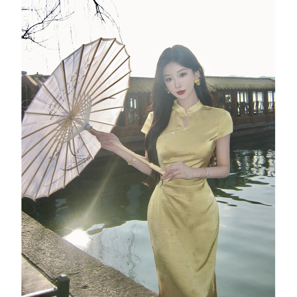 Chinese-style Soft Pale Yellow Dress That Flatters The Complexion