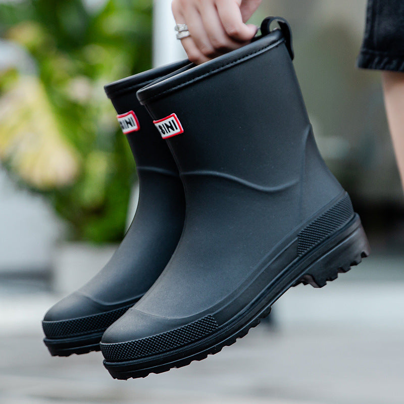 Women's fashionable rain boots, suitable for students.