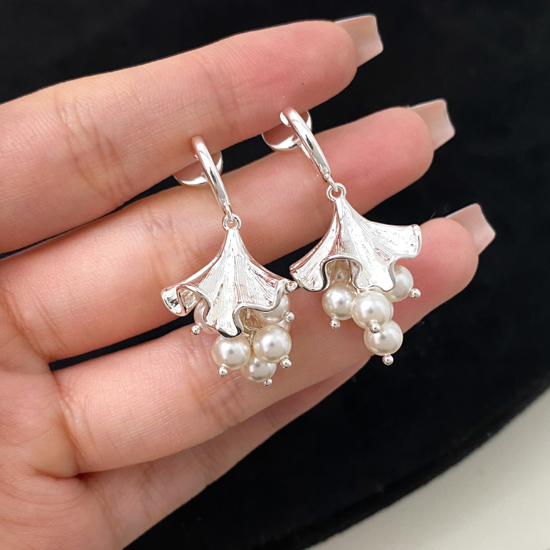 Pearl String Pendant Small Flower Clip-on Earrings