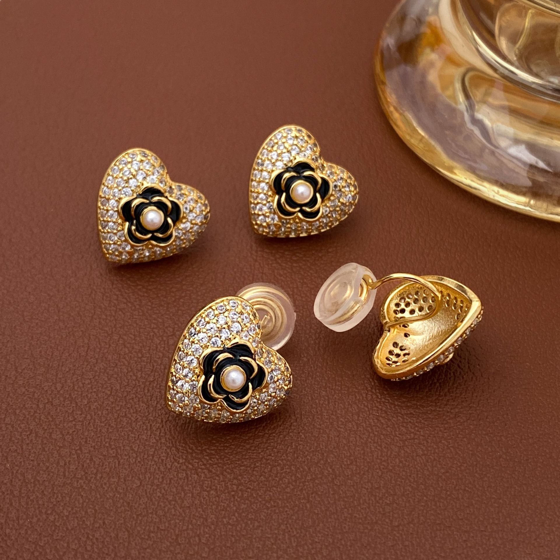 Camellia Heart-shaped Earrings Exquisite Black And White Drip Enamel Earrings