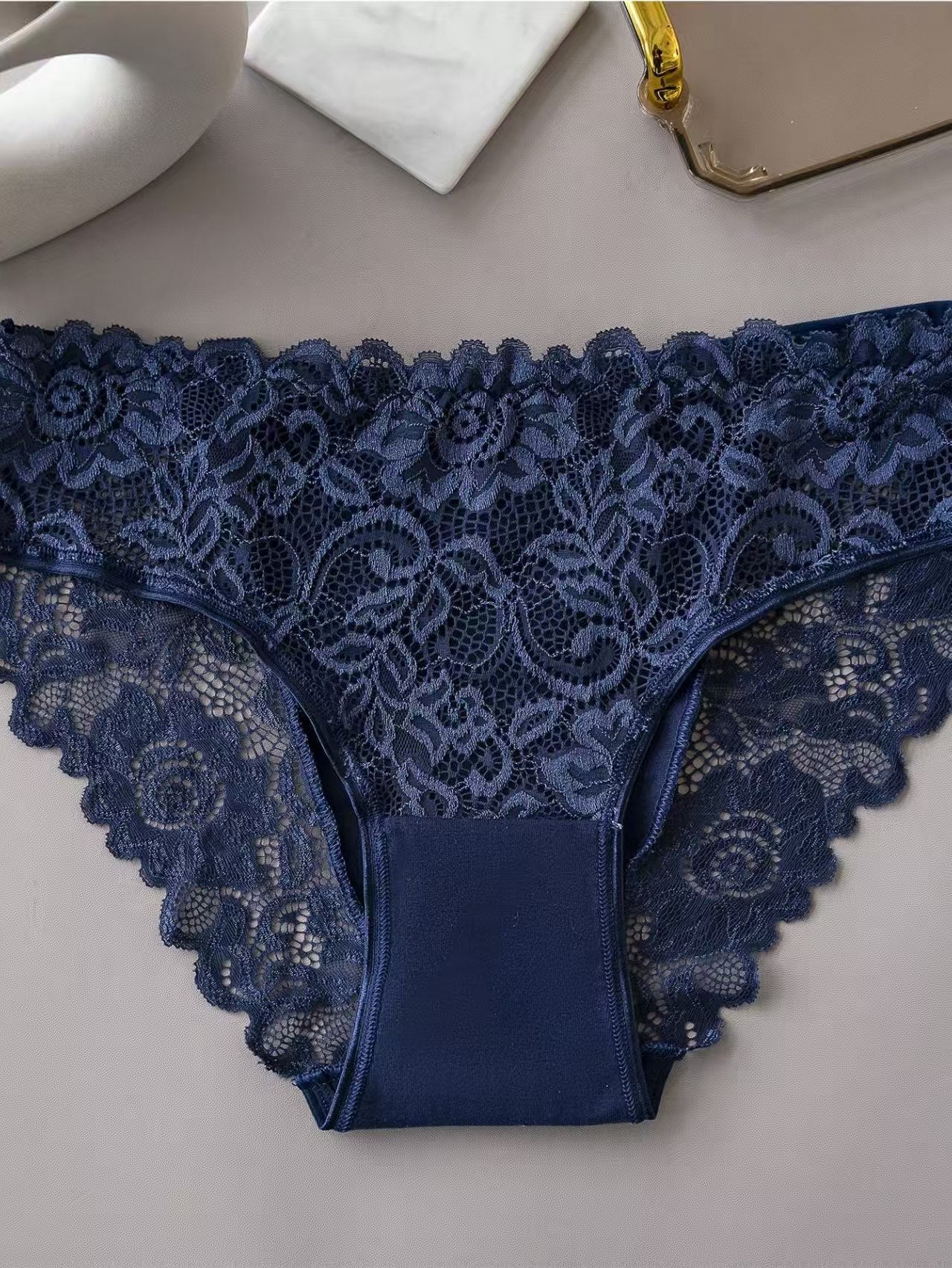 Lightweight Breathable Hollowed-out Sexy Women's Lace Panties