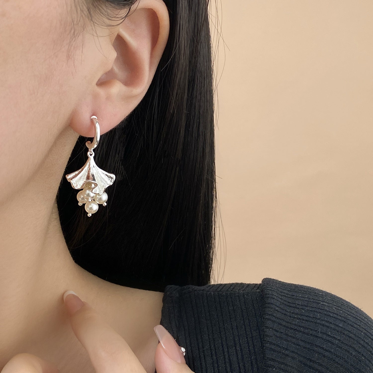 Pearl String Pendant Small Flower Clip-on Earrings