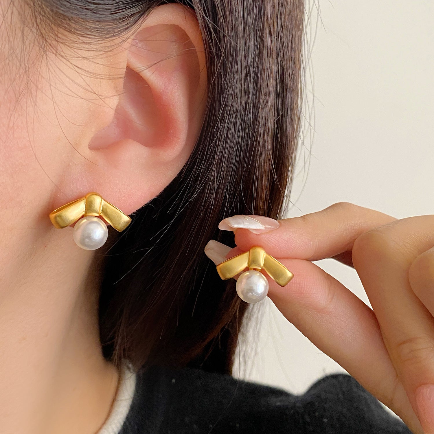 Matte Bow Pearl Luxury Temperament Earrings