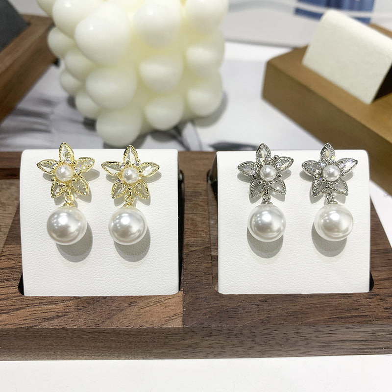 French Retro Light Luxury Niche Design Small Flower Earrings