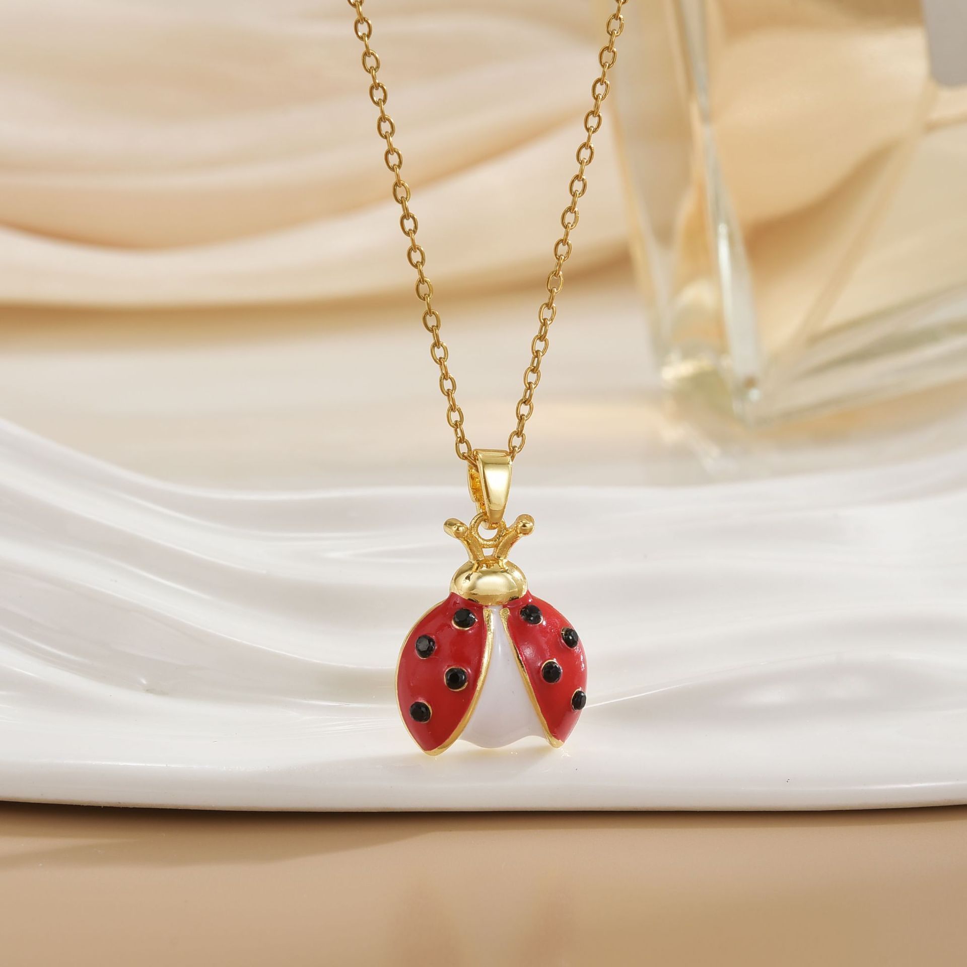 Personality Cartoon Beetle Necklace Seven-spotted Ladybug Pendant Necklace