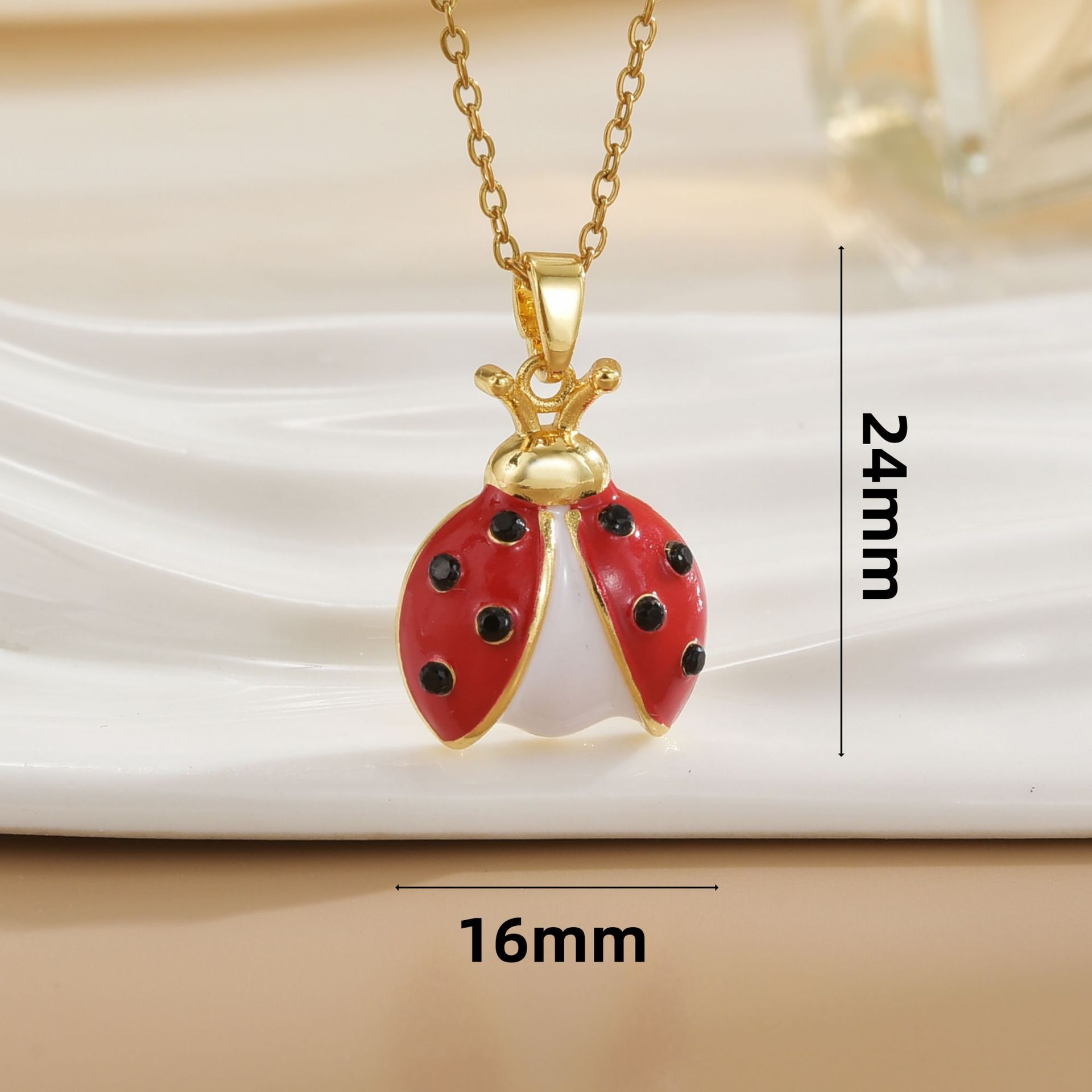 Personality Cartoon Beetle Necklace Seven-spotted Ladybug Pendant Necklace