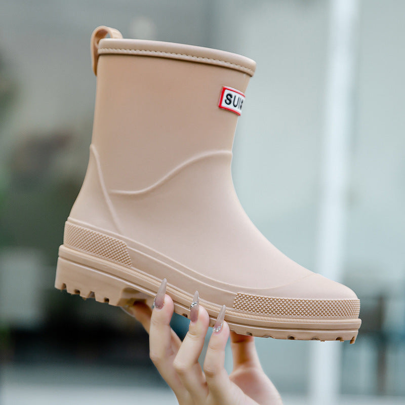 Women's fashionable rain boots, suitable for students.