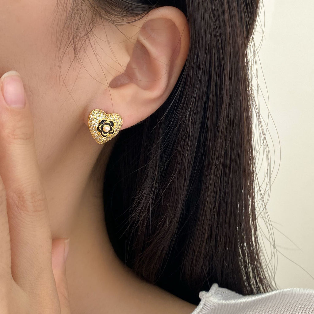 Camellia Heart-shaped Earrings Exquisite Black And White Drip Enamel Earrings