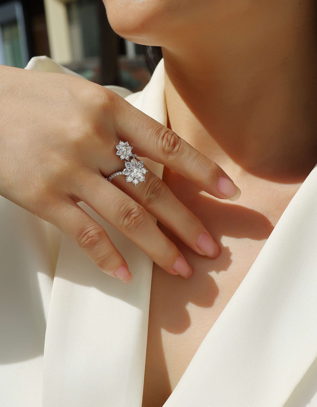 Petal Morning Dew - A Wedding Ring Set With Top-quality 1-carat Moissanite S925 Silver And Platinum-plated Diamond. The Ring Can Be Inspected With A Diamond Pen