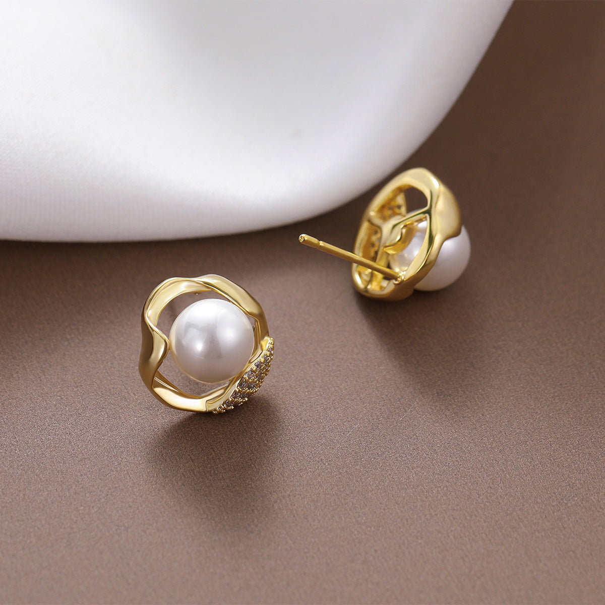 Beizhu Zircon Gold Plated High Color Preserving Earrings